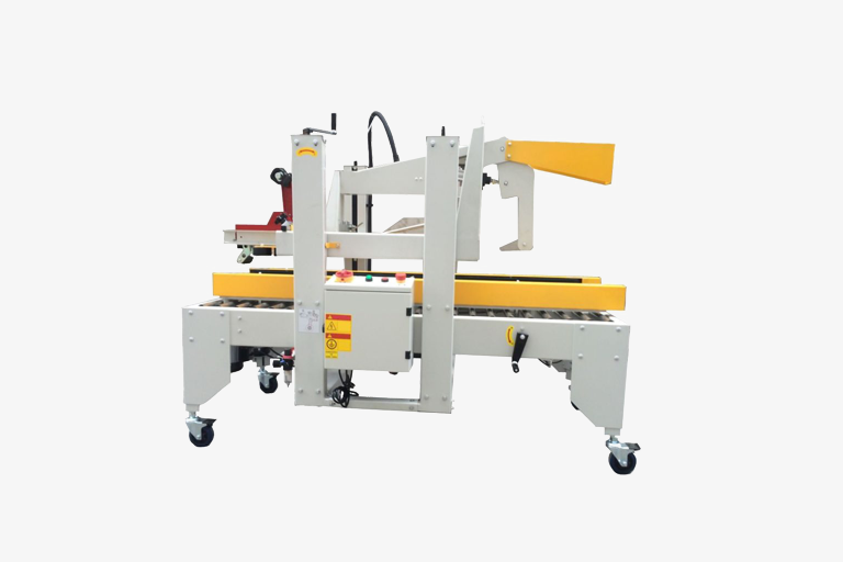 Sticking machine with top cover's closing system